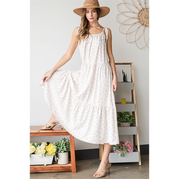 LAST 3️⃣ IVORY FLORAL SPAGHETTI STRAPS DRESS - Picture 2 of 5